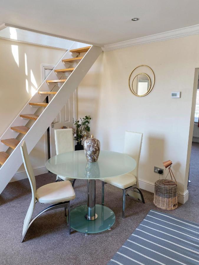 Letting Serviced Apartments - Guards View, Windsor Exterior photo